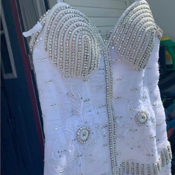 Wedding dress - Picture 3 of 8